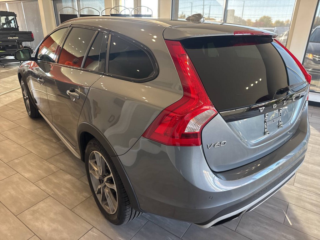 2018 Volvo V60 Image 14