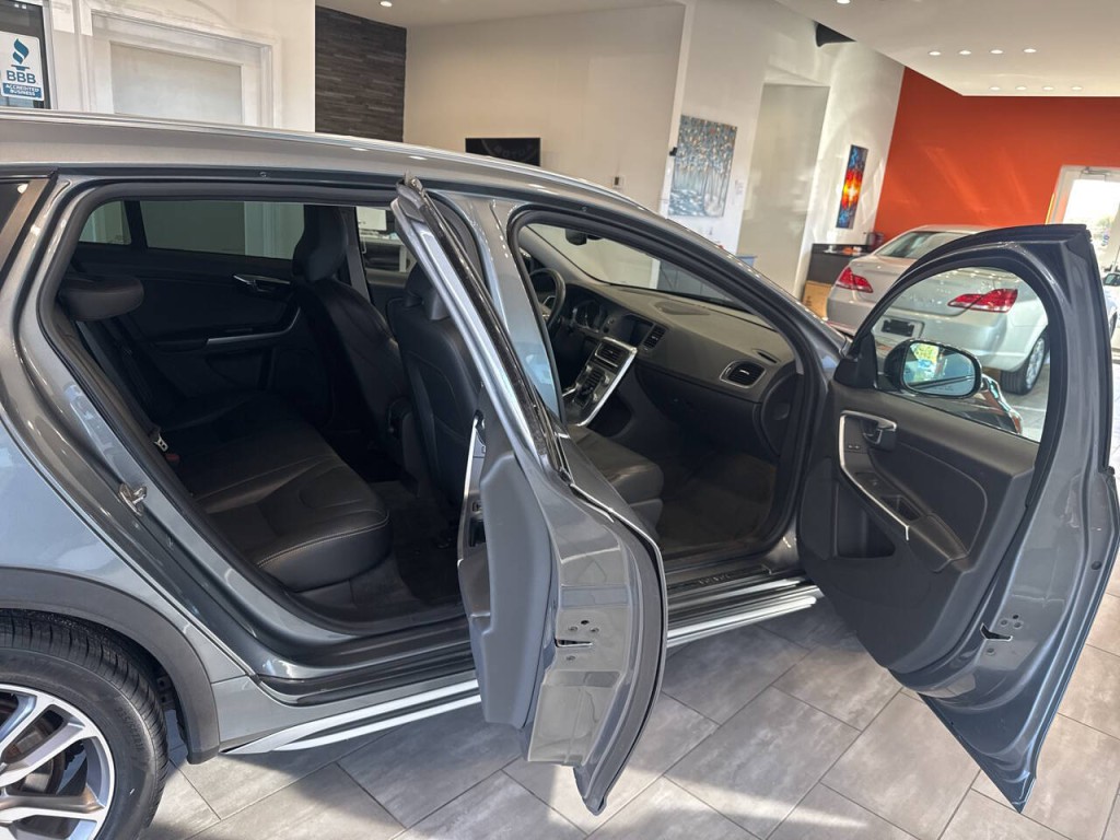 2018 Volvo V60 Image 18