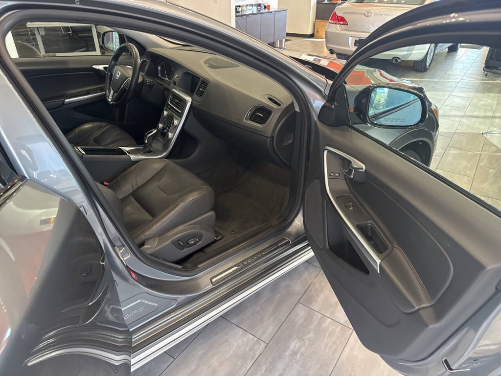 2018 Volvo V60 Image 19