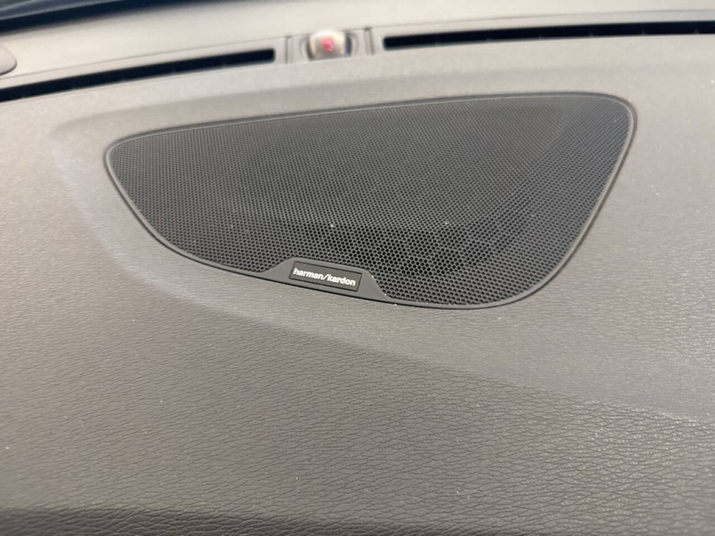 2018 Volvo V60 Image 20