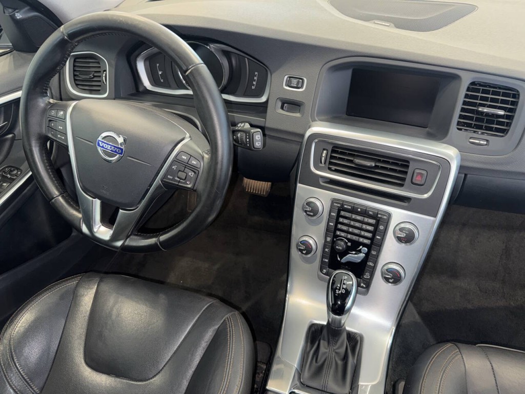 2018 Volvo V60 Image 21