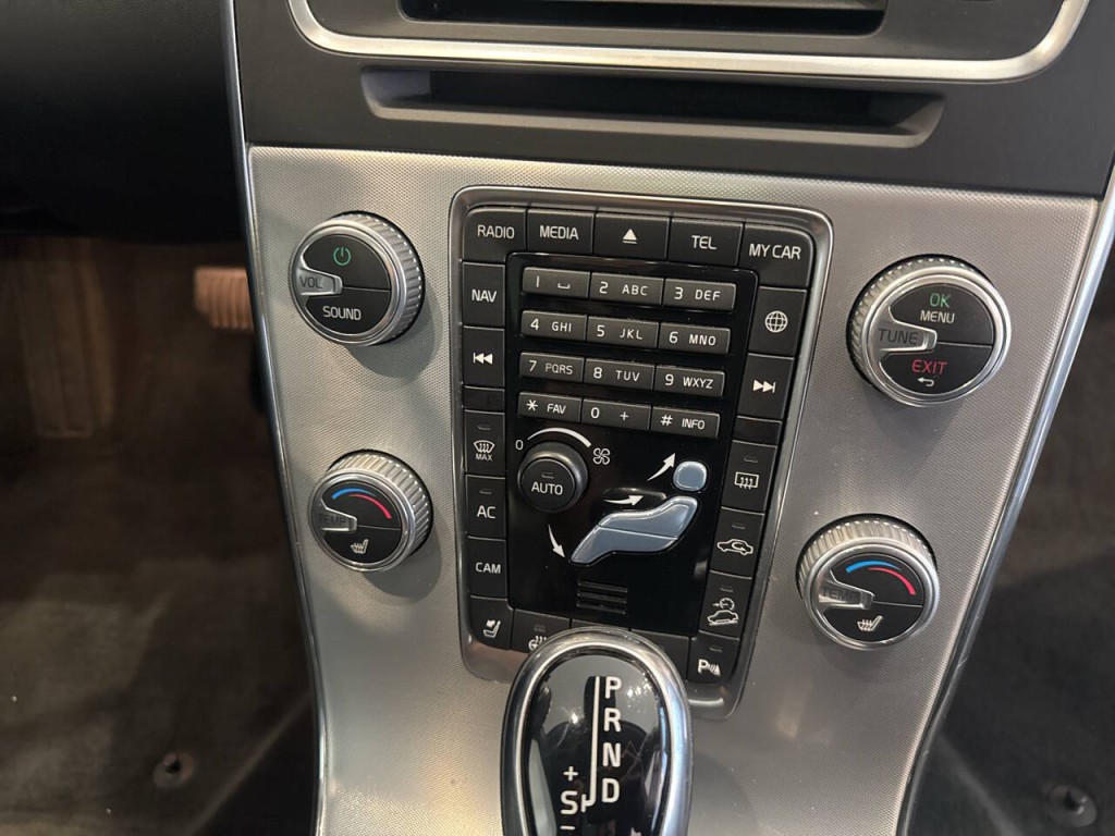 2018 Volvo V60 Image 23