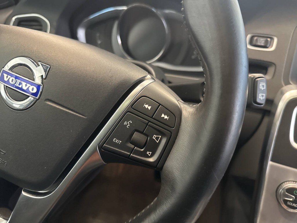 2018 Volvo V60 Image 24