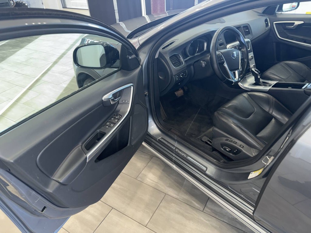 2018 Volvo V60 Image 26
