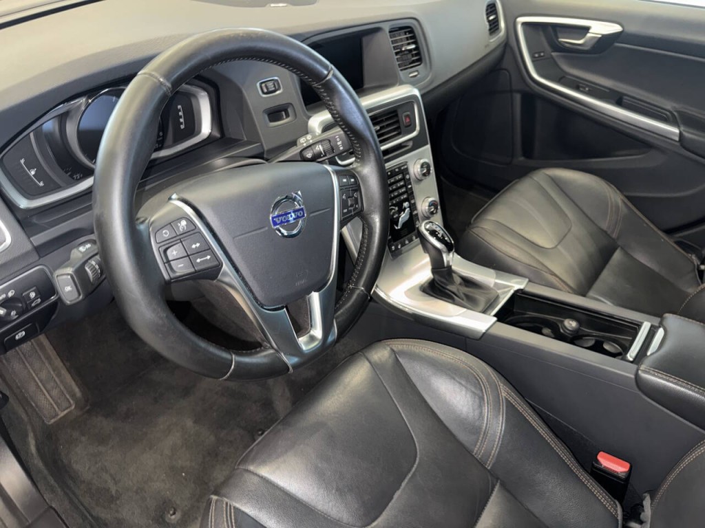 2018 Volvo V60 Image 28