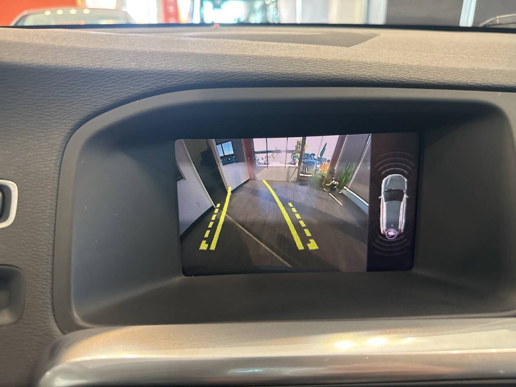 2018 Volvo V60 Image 33