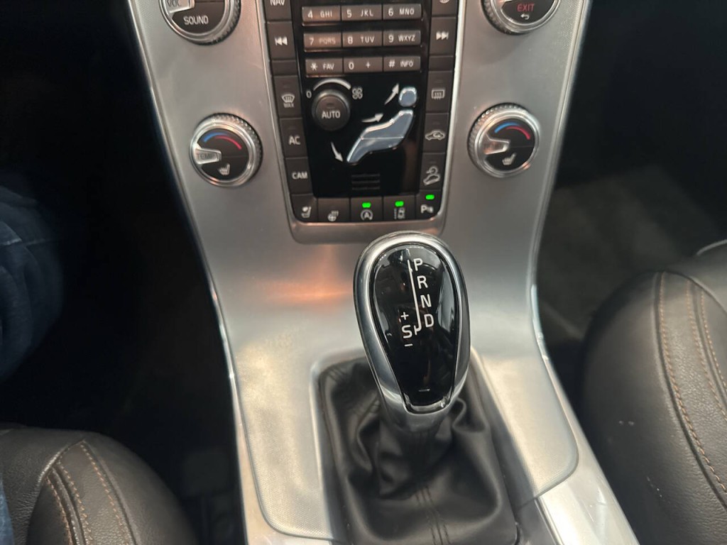 2018 Volvo V60 Image 37