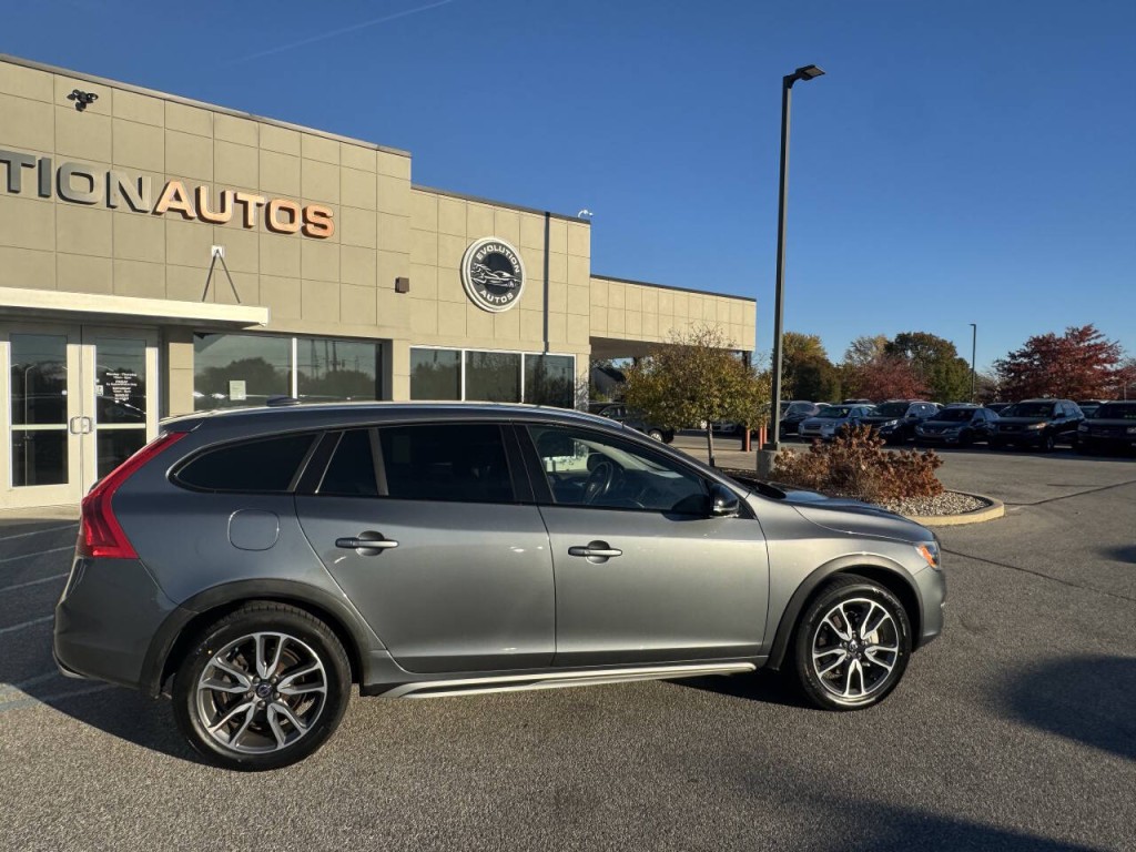 2018 Volvo V60 Image 44