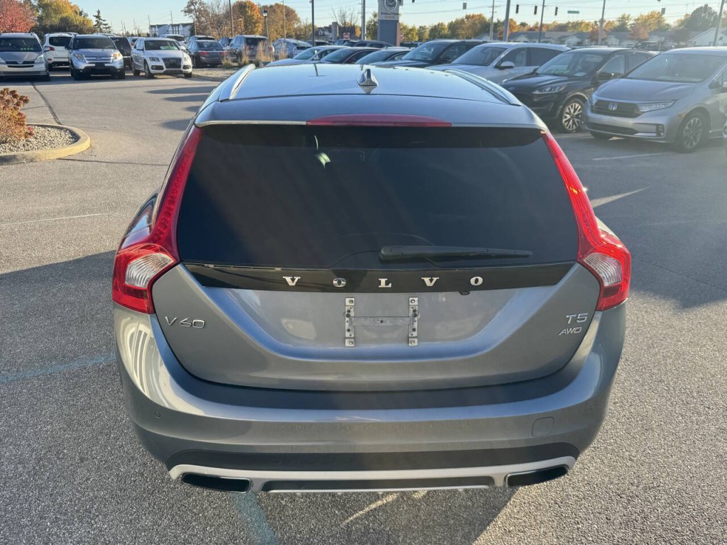 2018 Volvo V60 Image 45