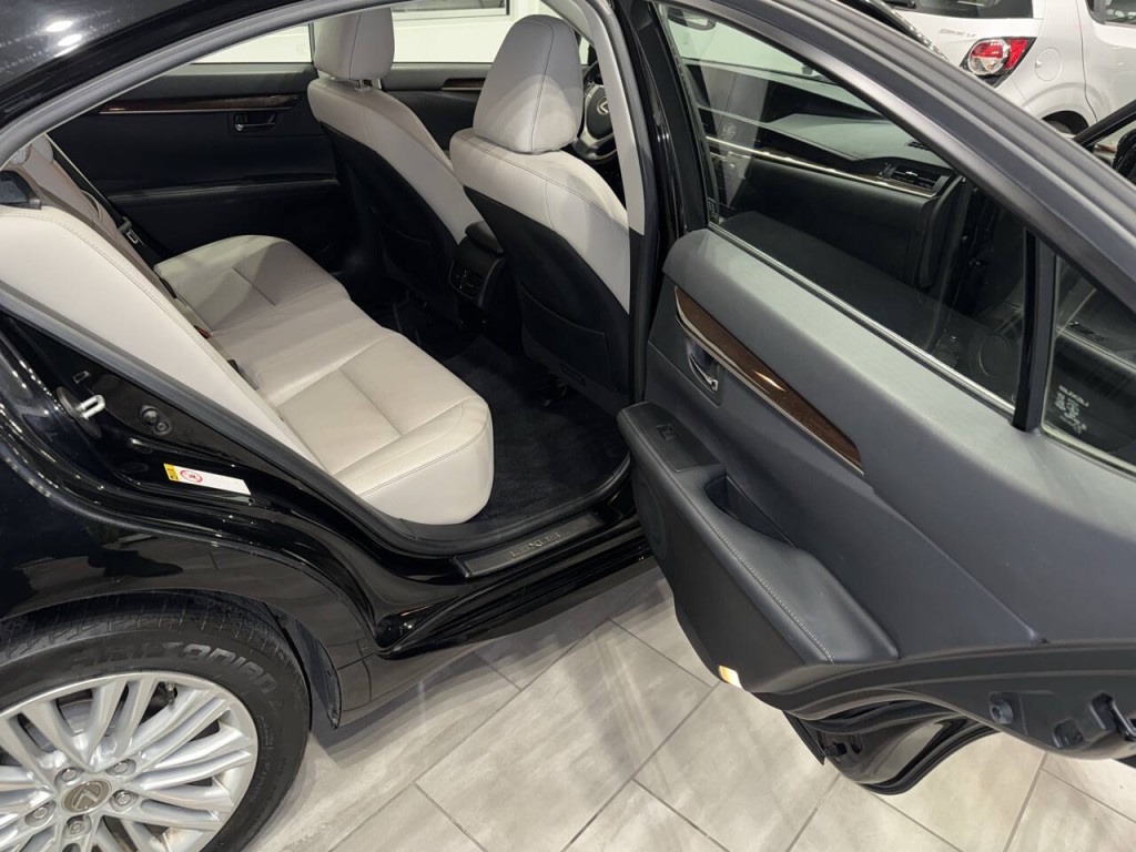 2015 Lexus ES 350 Image 23