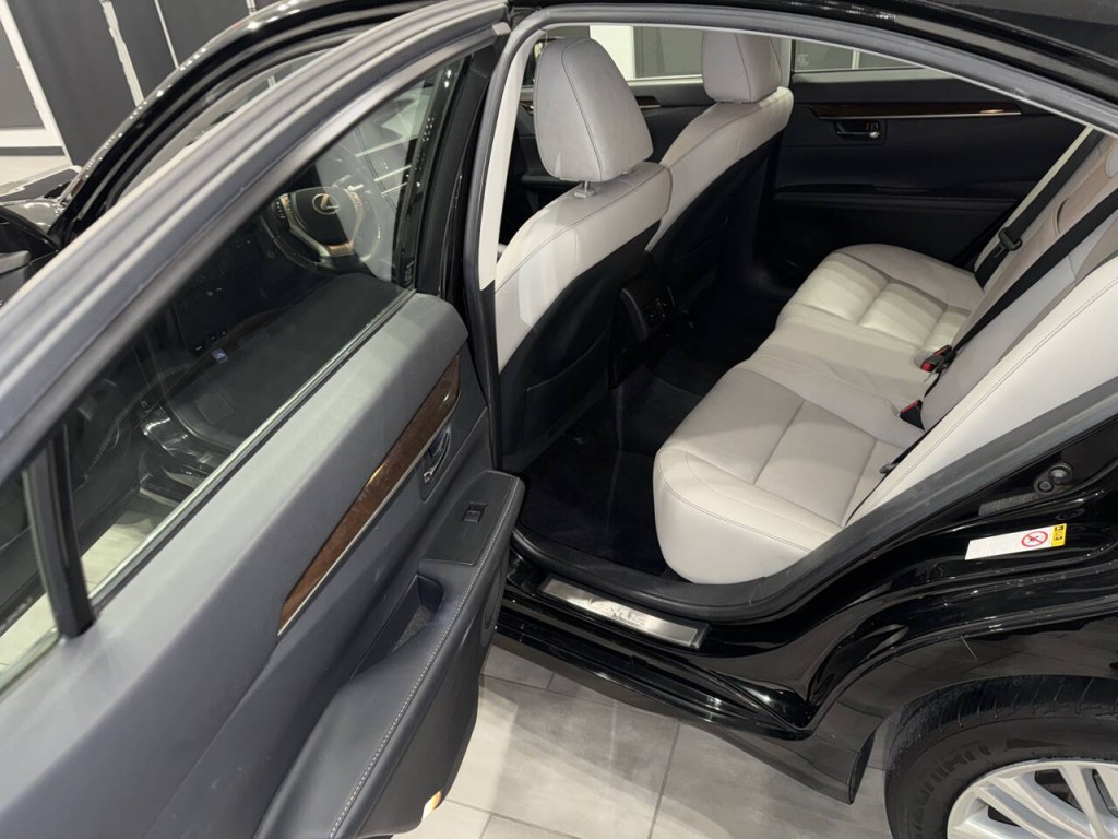 2015 Lexus ES 350 Image 29