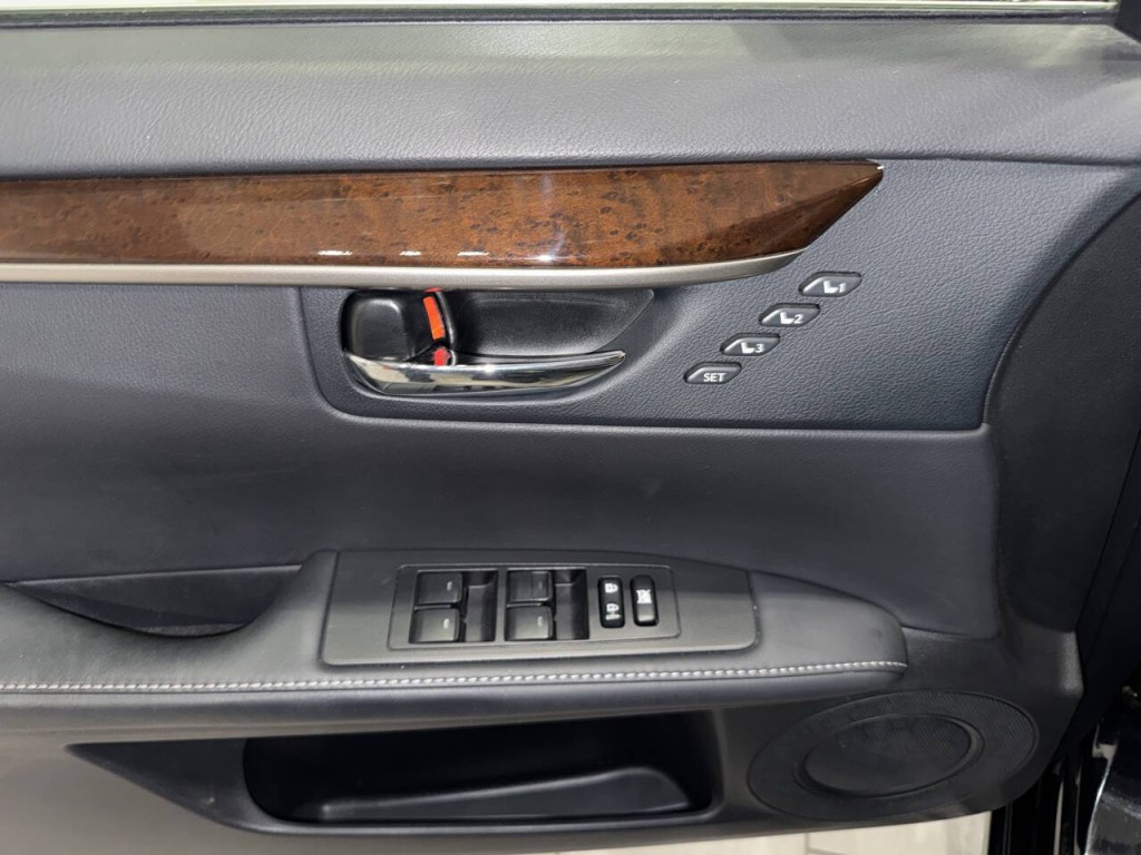 2015 Lexus ES 350 Image 31