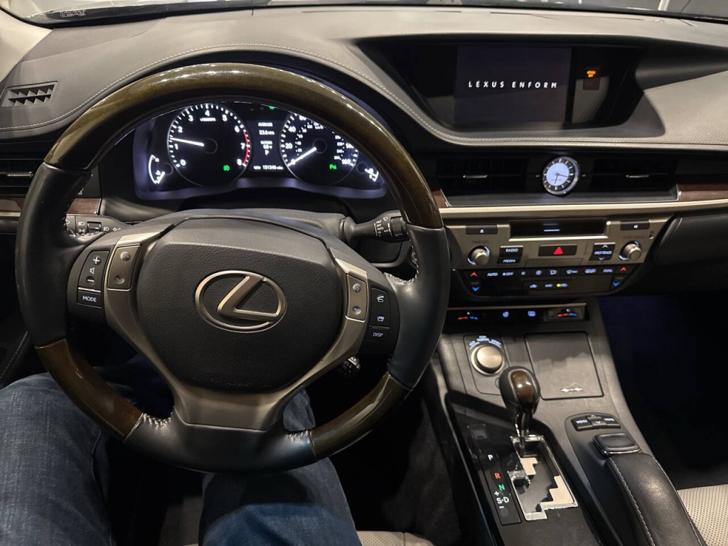 2015 Lexus ES 350 Image 34