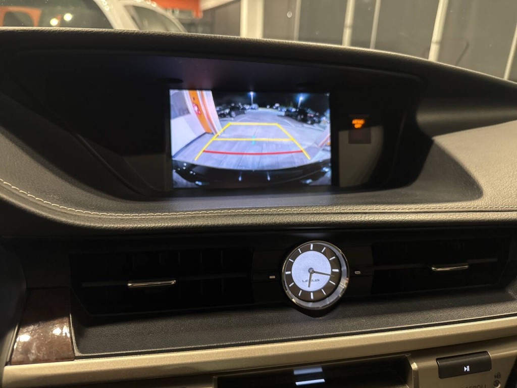 2015 Lexus ES 350 Image 36