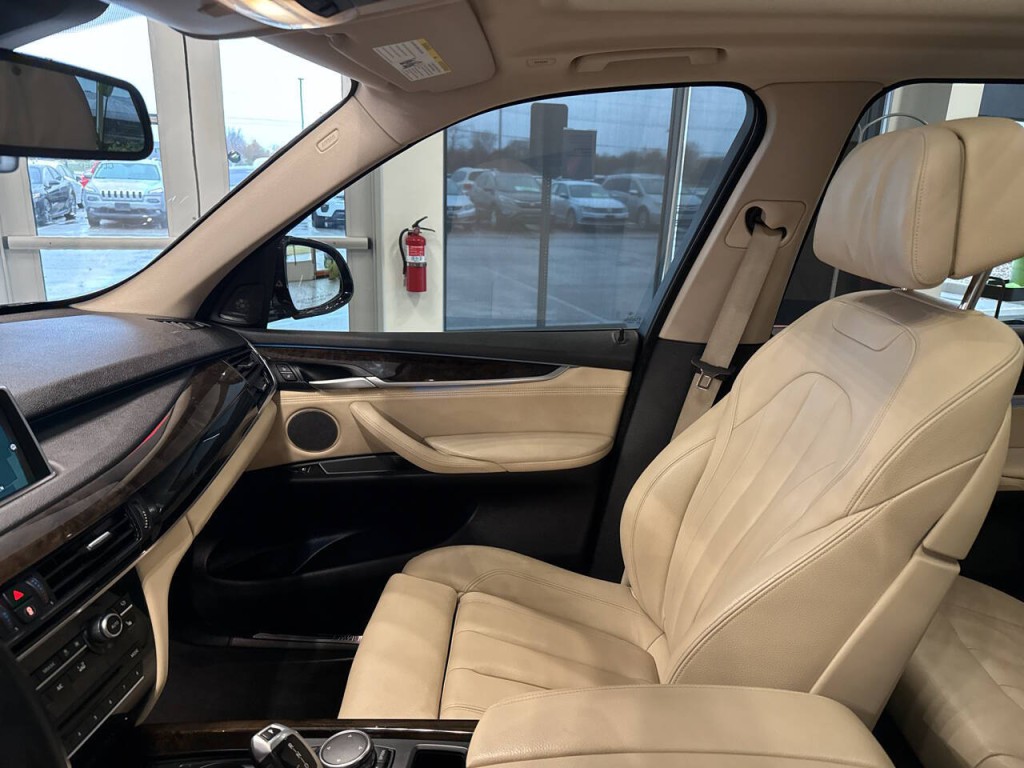 2016 BMW X5 Image 32