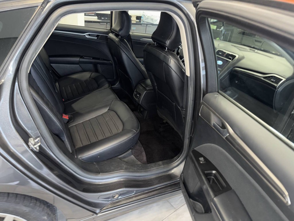 2017 Ford Fusion Image 23