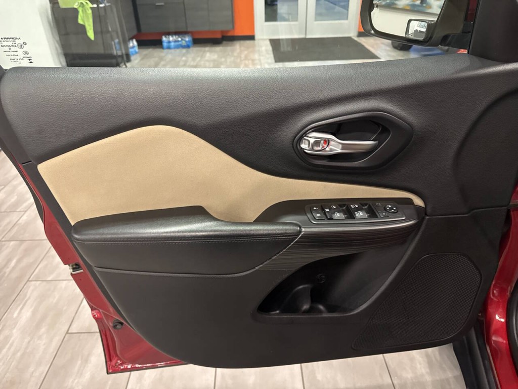 2015 Jeep Cherokee Image 15