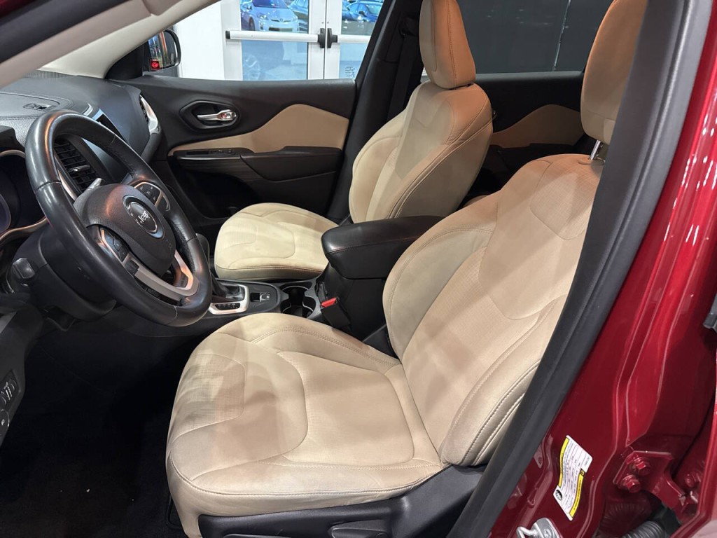 2015 Jeep Cherokee Image 16