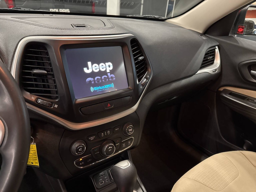 2015 Jeep Cherokee Image 18