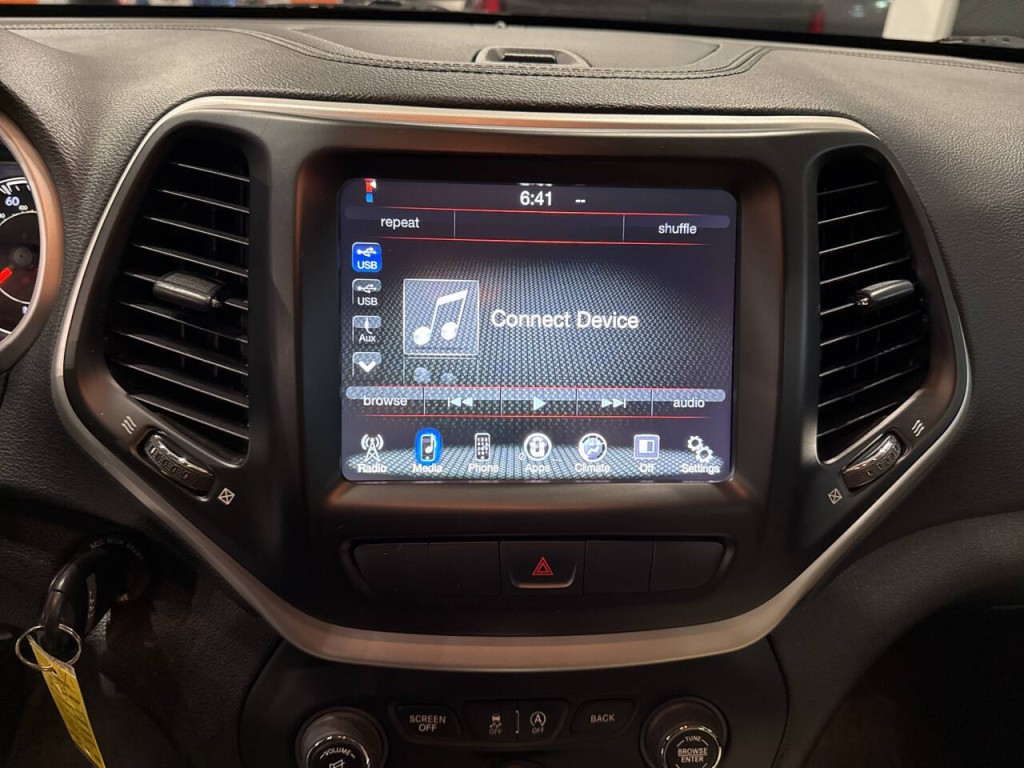 2015 Jeep Cherokee Image 19