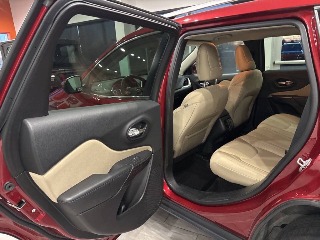 2015 Jeep Cherokee Image 27