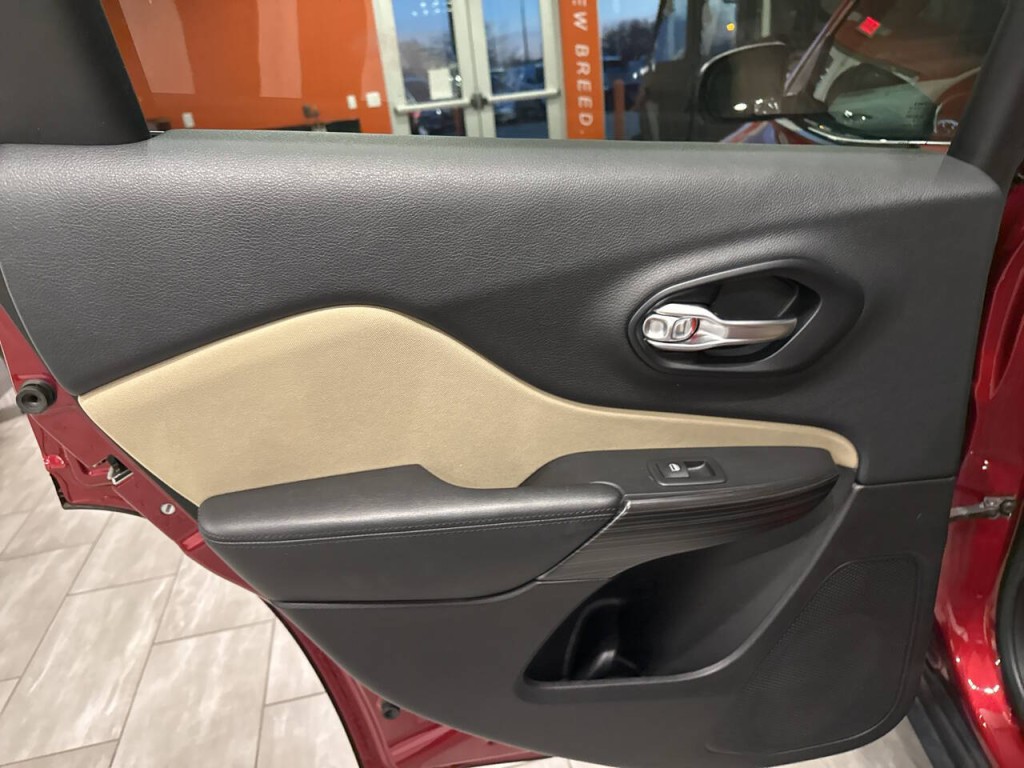 2015 Jeep Cherokee Image 28