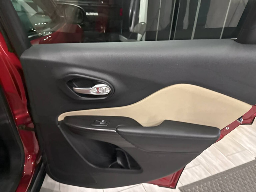 2015 Jeep Cherokee Image 34