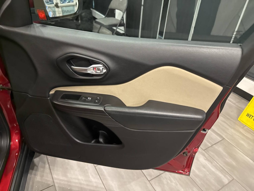 2015 Jeep Cherokee Image 37