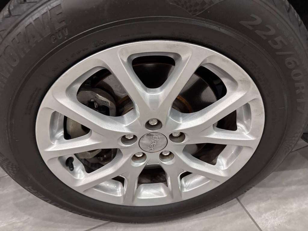 2015 Jeep Cherokee Image 41