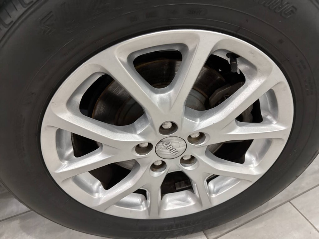 2015 Jeep Cherokee Image 42