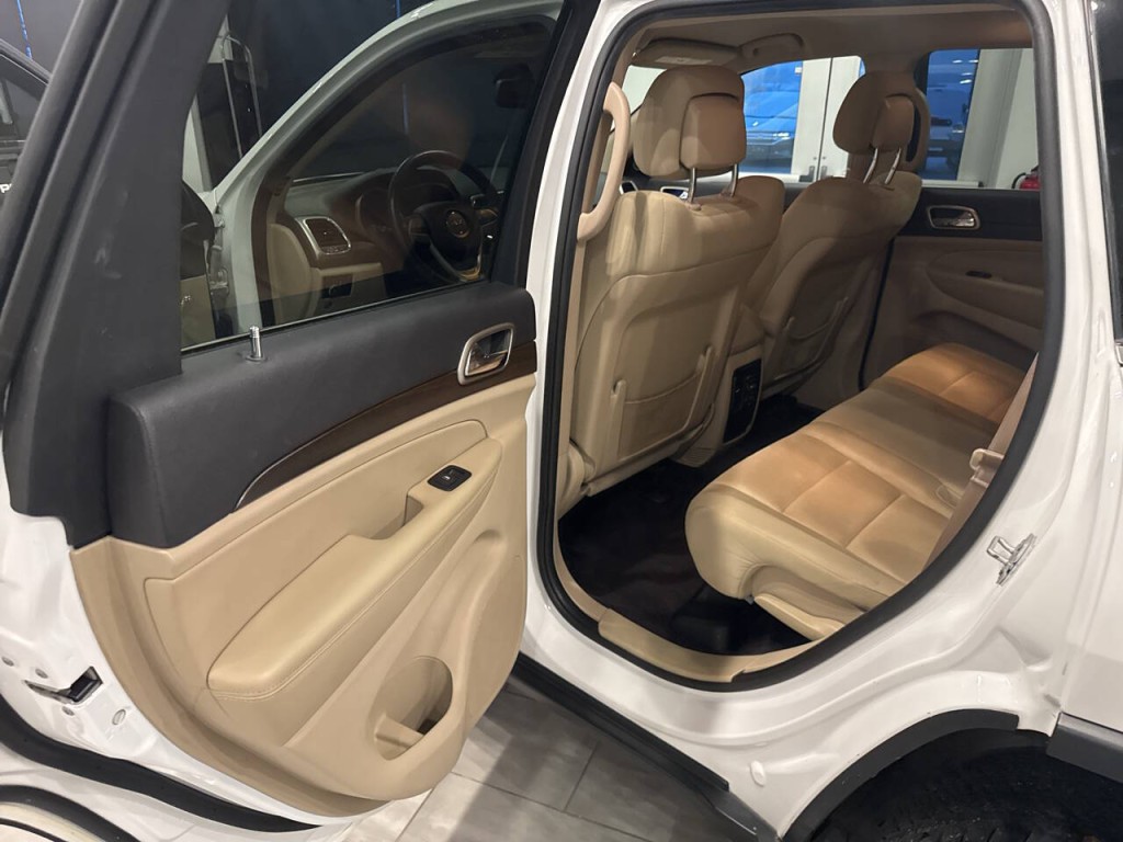 2016 Jeep Grand Cherokee Image 23