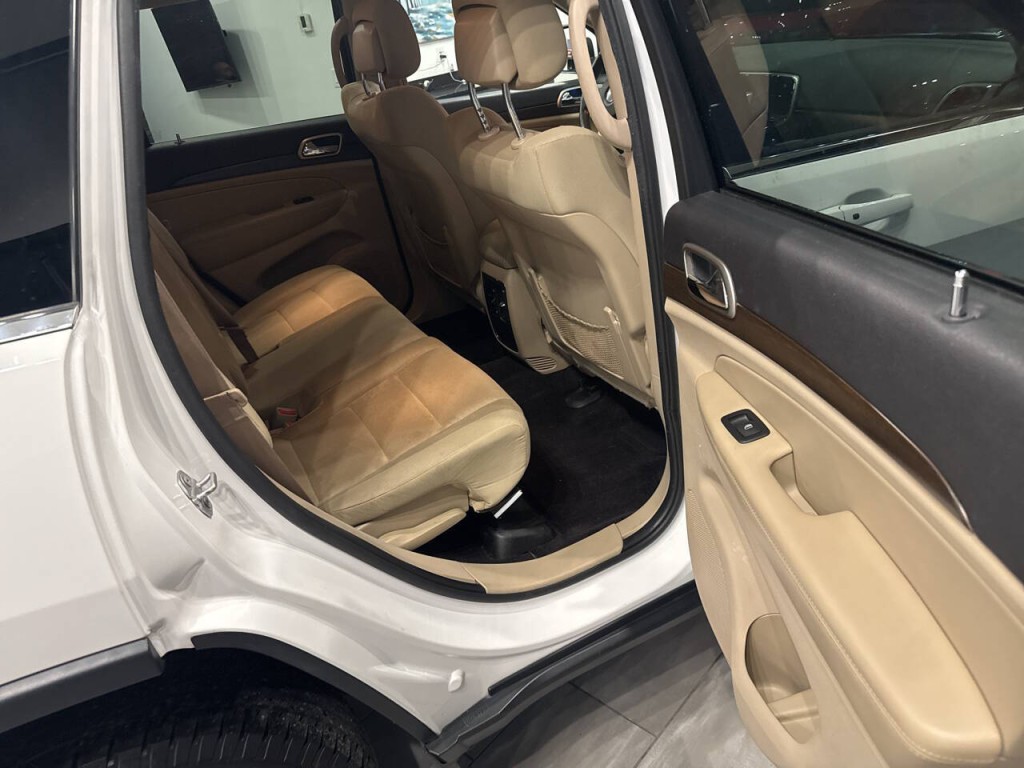 2016 Jeep Grand Cherokee Image 26