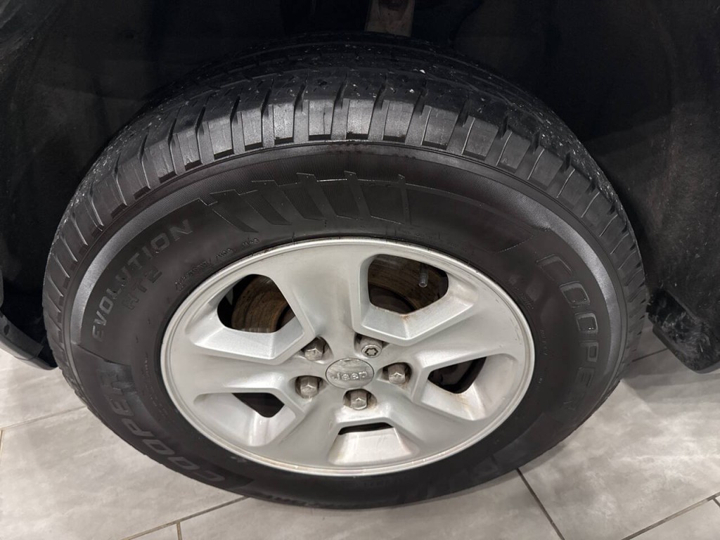 2016 Jeep Grand Cherokee Image 29