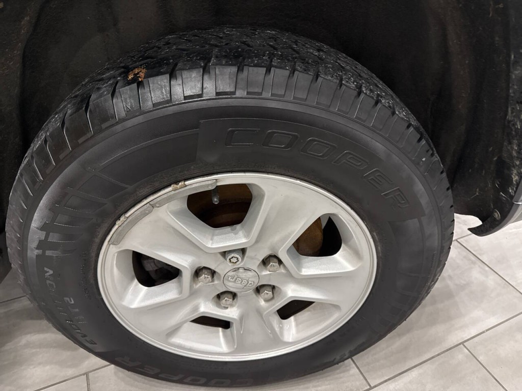 2016 Jeep Grand Cherokee Image 30