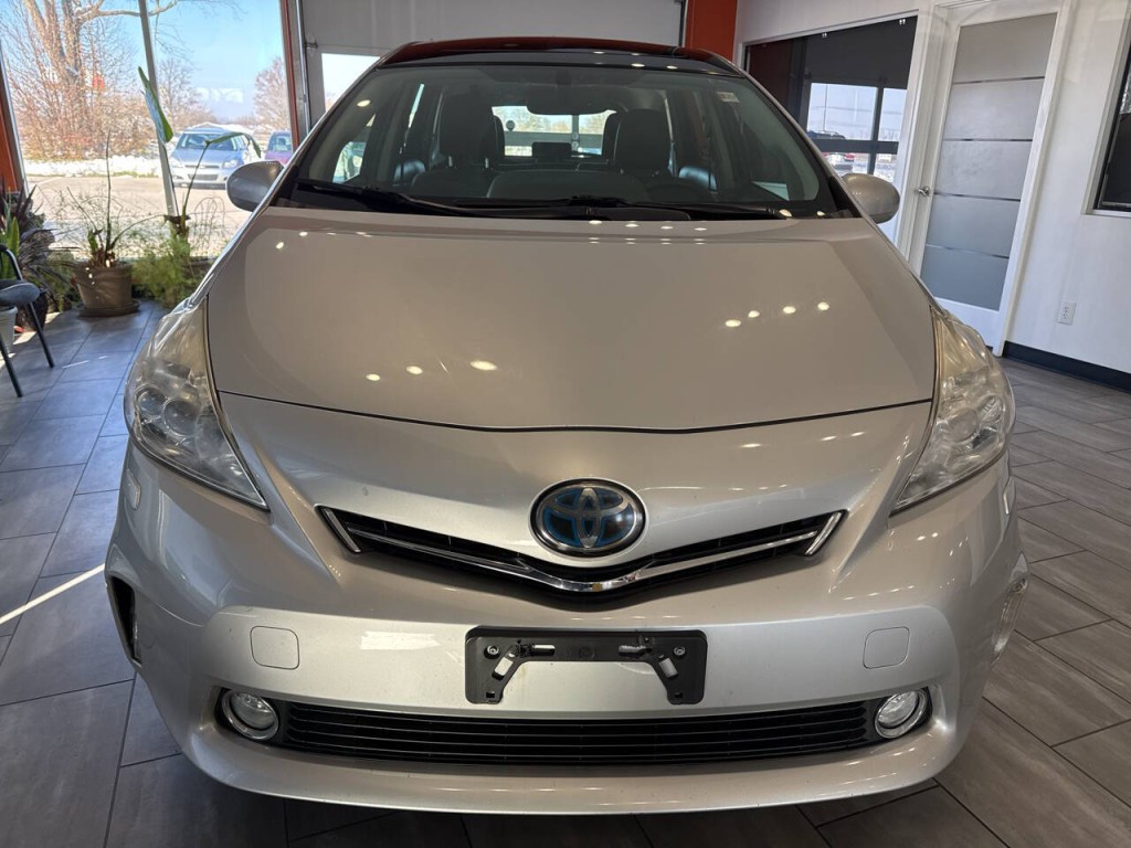 2014 Toyota Prius Image 2