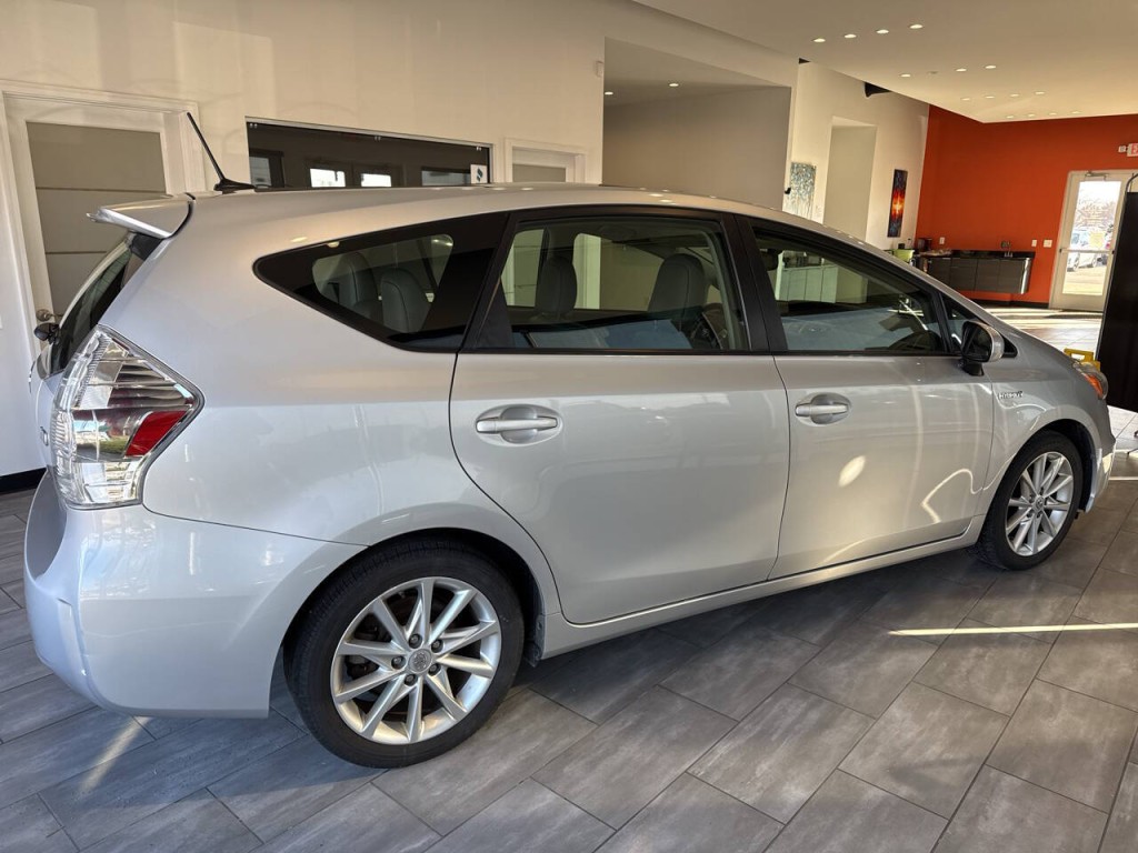 2014 Toyota Prius Image 9