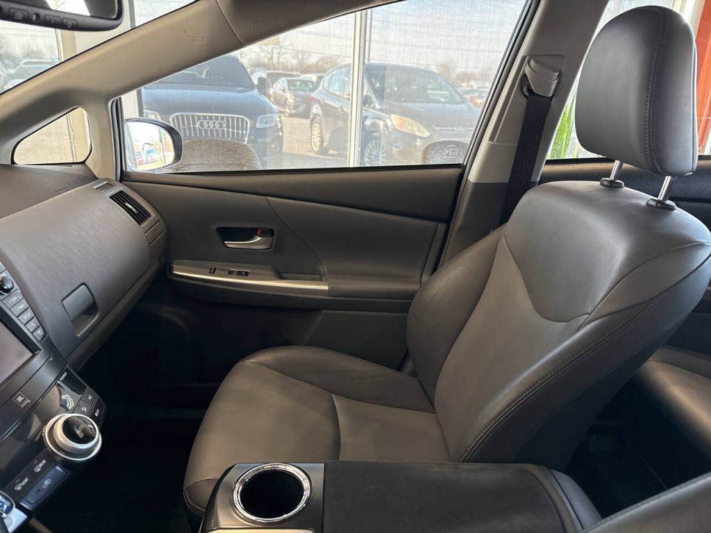 2014 Toyota Prius Image 26