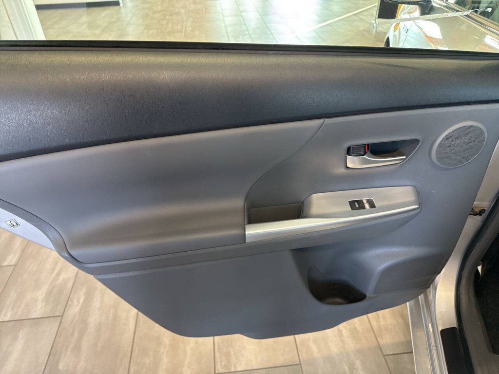 2014 Toyota Prius Image 30