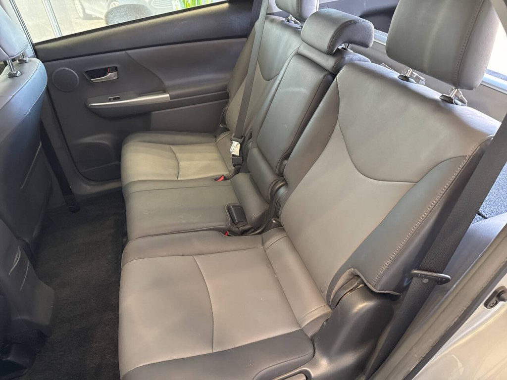 2014 Toyota Prius Image 35