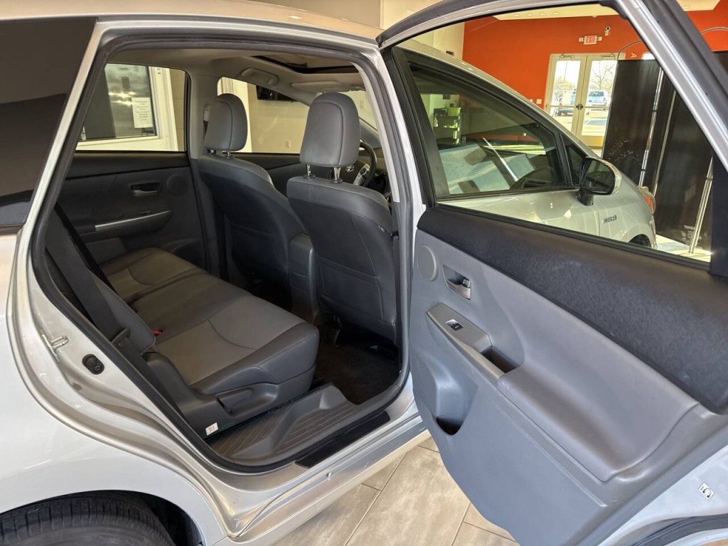 2014 Toyota Prius Image 38
