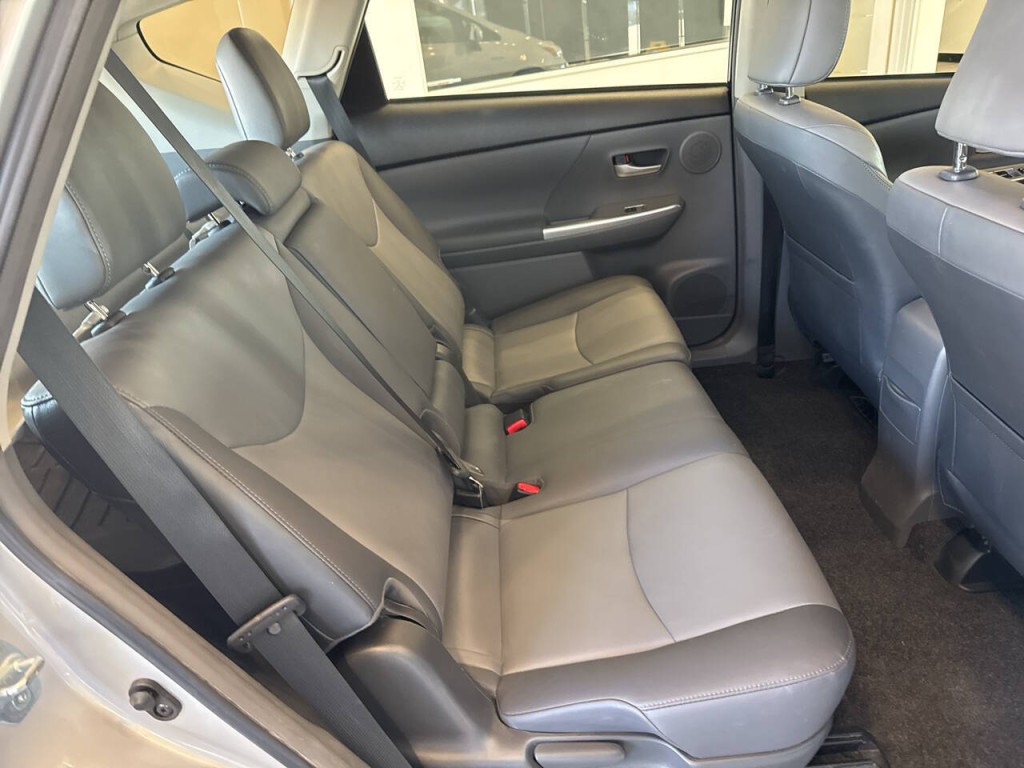 2014 Toyota Prius Image 40