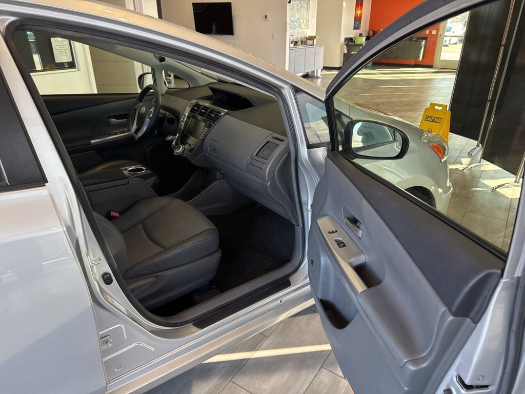2014 Toyota Prius Image 42