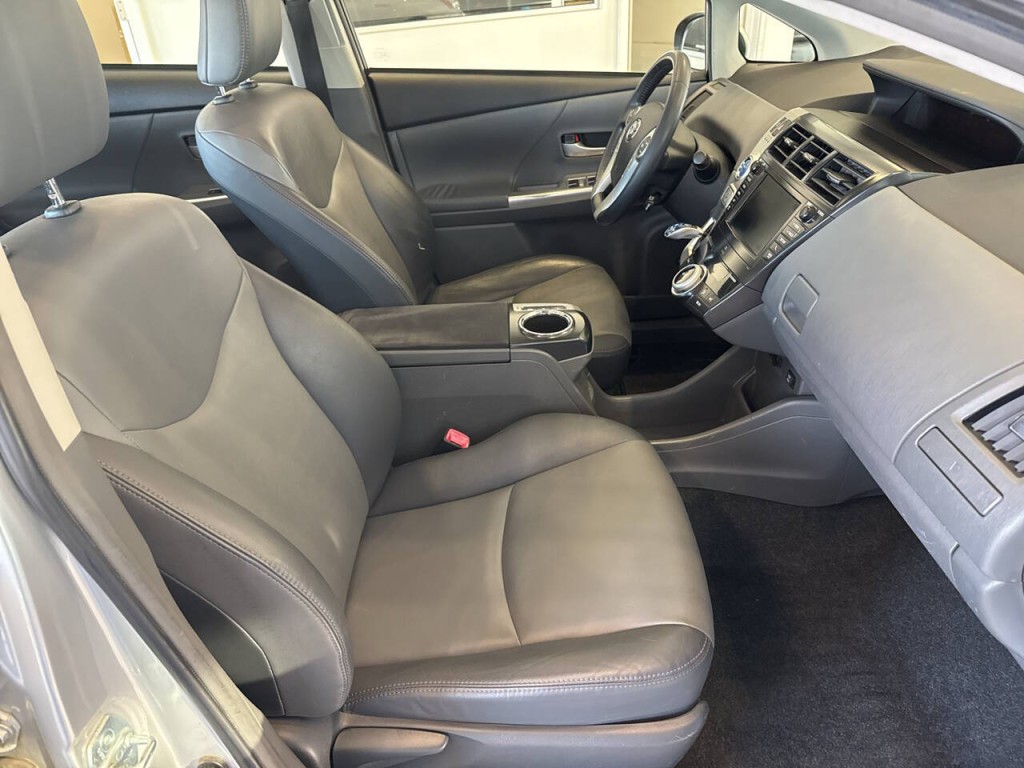 2014 Toyota Prius Image 44