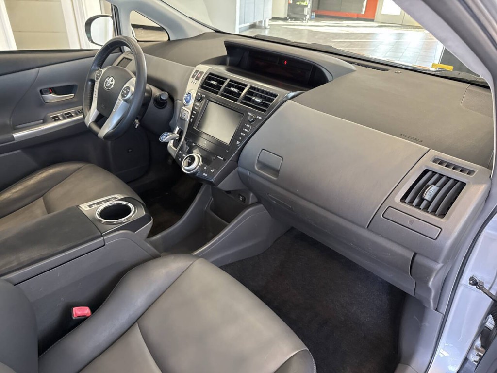 2014 Toyota Prius Image 45