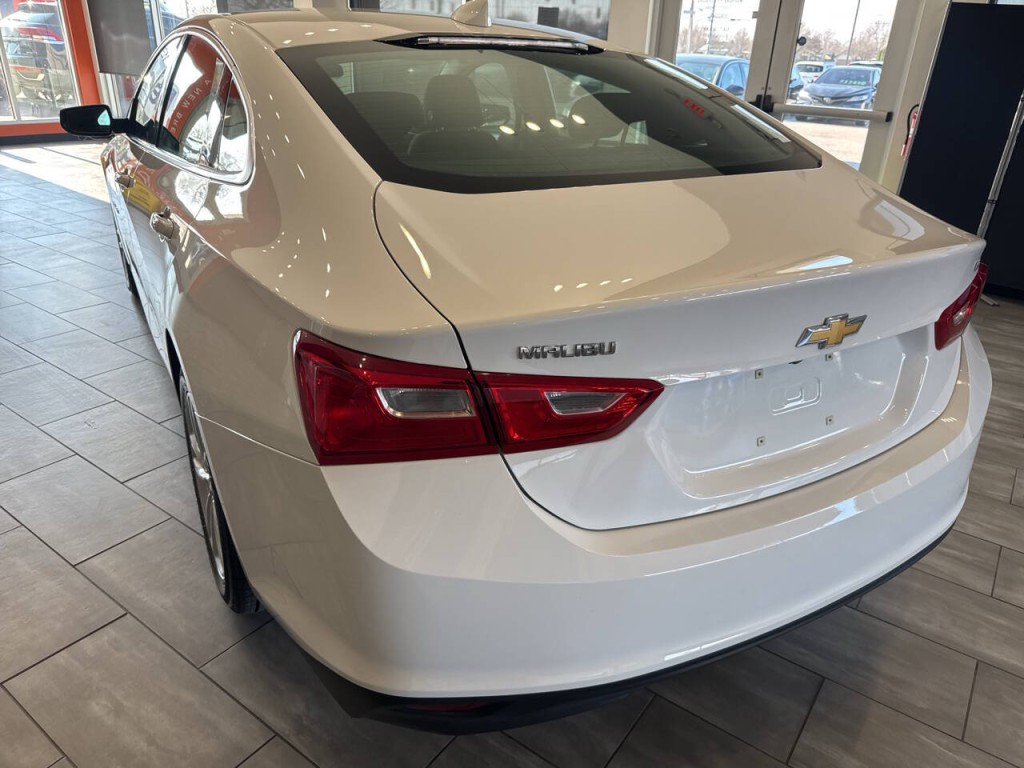 2018 Chevrolet Malibu Image 11
