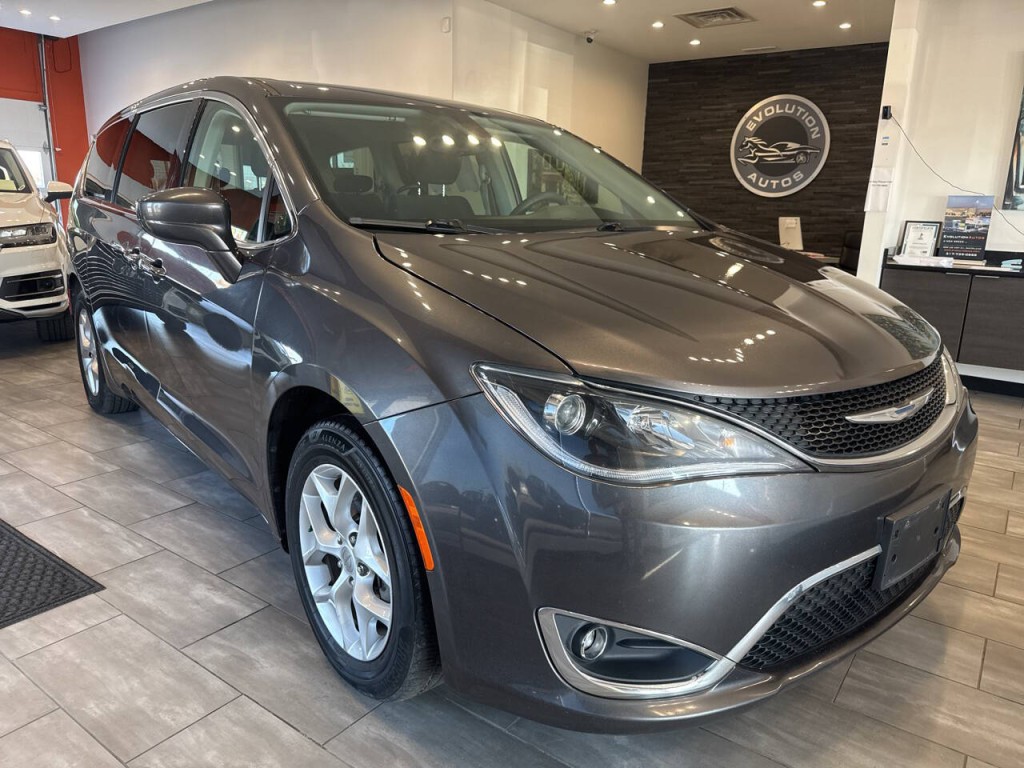 2018 Chrysler Pacifica Image 2