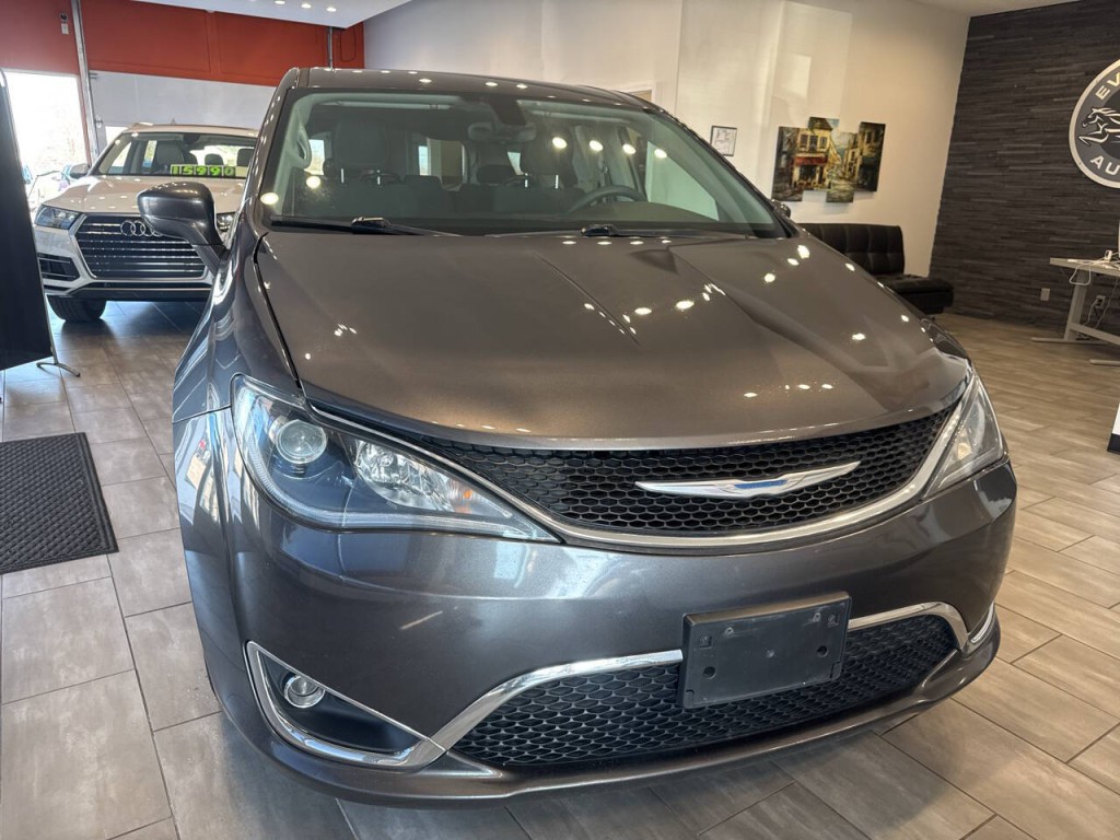 2018 Chrysler Pacifica Image 5