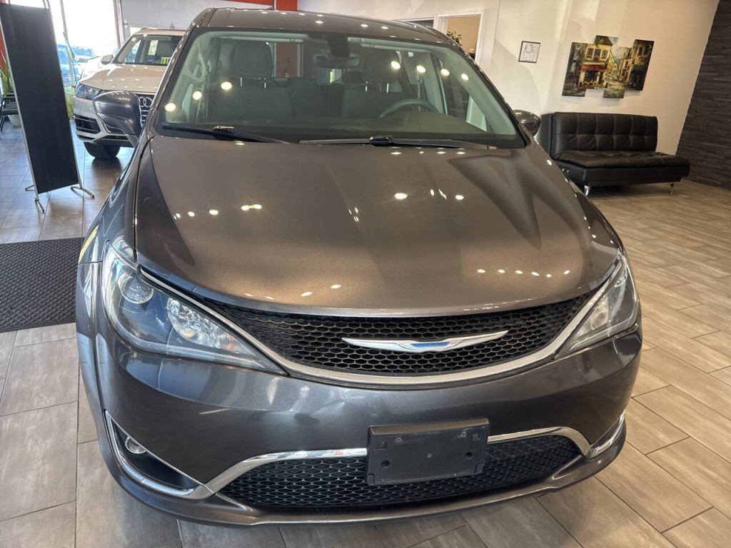 2018 Chrysler Pacifica Image 6