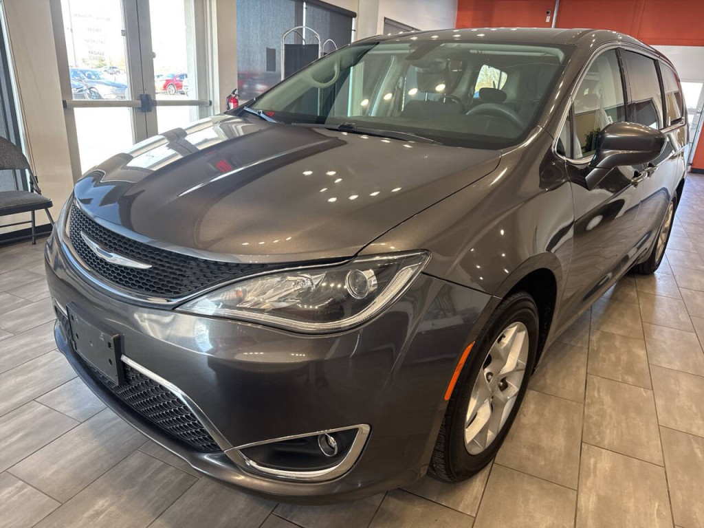 2018 Chrysler Pacifica Image 8