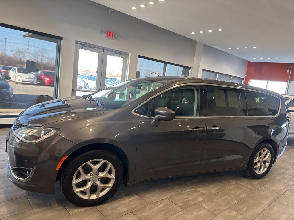 2018 Chrysler Pacifica Image 10